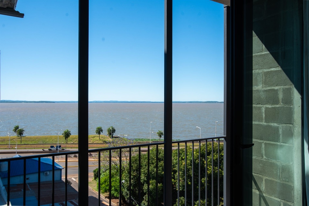 Vista al río desde el living